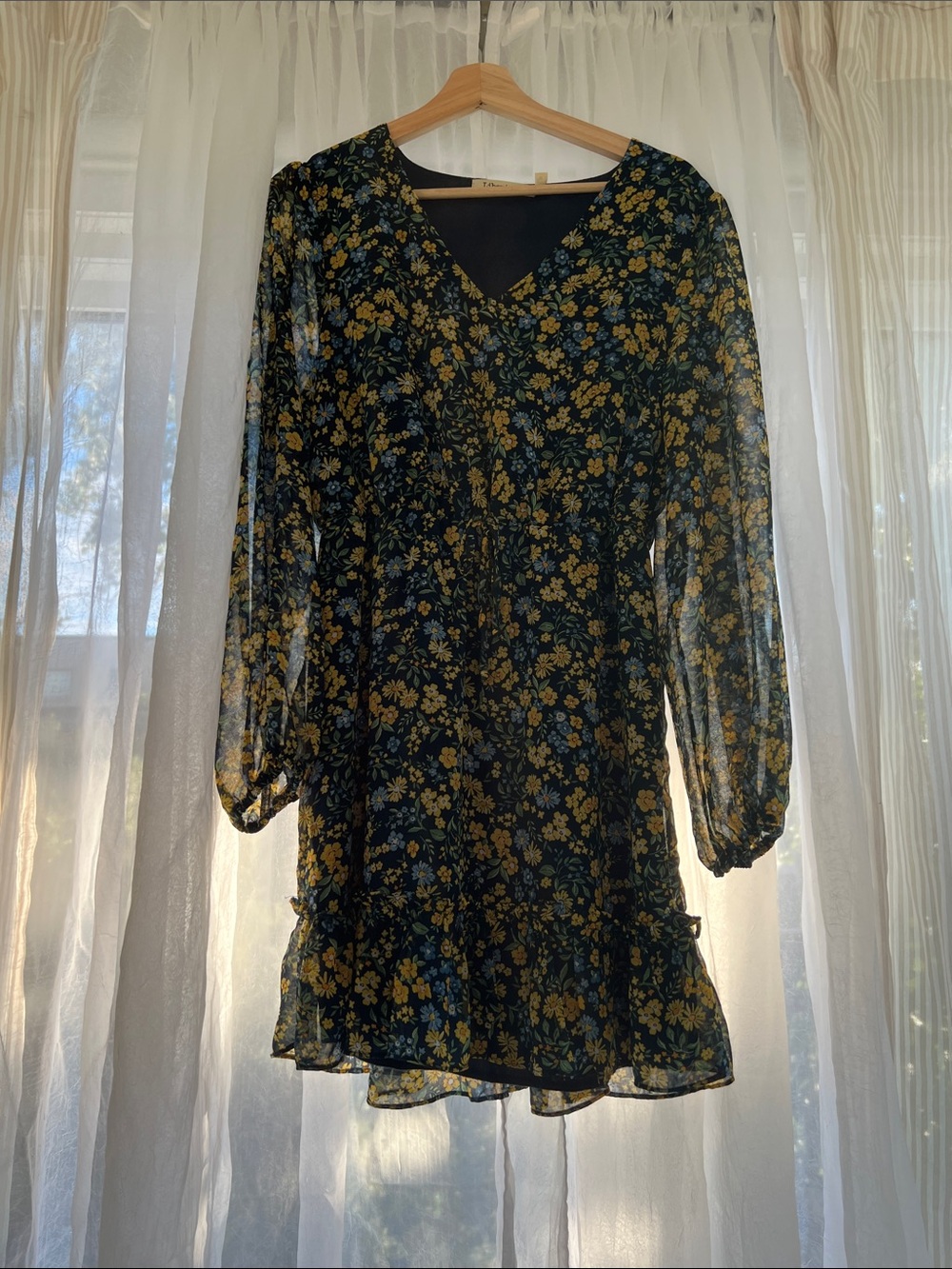 Liberty Love Black Floral V-Neck Long Sleeve Mini Dress
